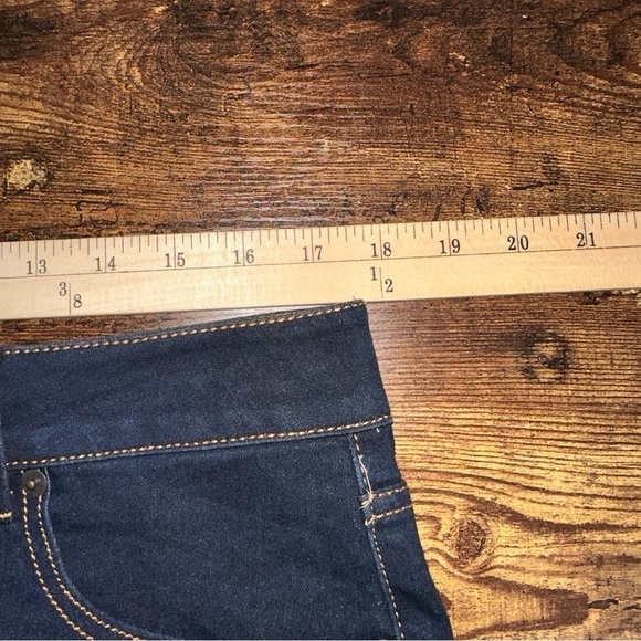 No Boundaries Women's Juniors 17 Blue High Rise Mom Dark Wash Relaxed Fit Denim - Picture 8 of 9